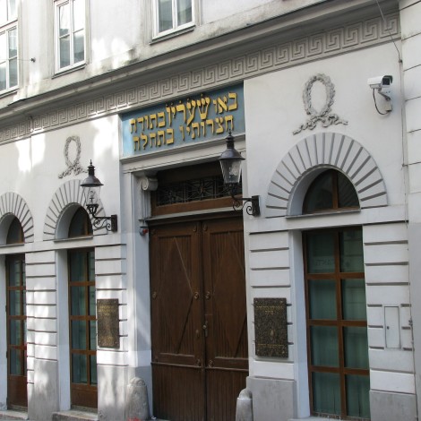 Stadttempel façade and front entrance
